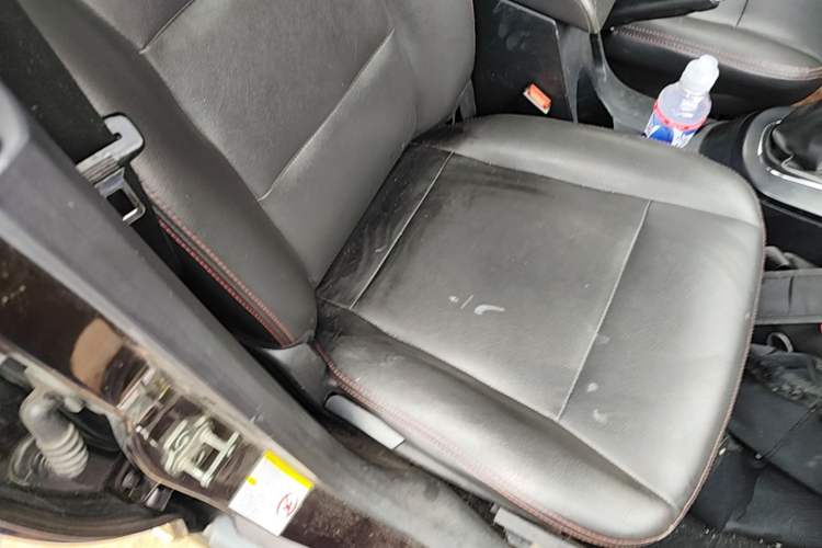 Used Dongfeng Fengon 370 2016 1.5L Manual Elite Home Edition 7-Seater Right Front Seat
