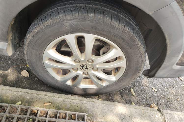 Used Dongfeng Fengon 370 2016 1.5L Manual Comfort Model 5 Seats Right Front Wheel Hub