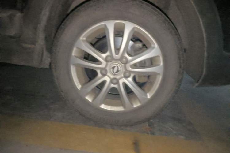 Used Dongfeng Fengon 370 2016 1.5L Manual Comfort 7-Seater Right Front Wheel Hub