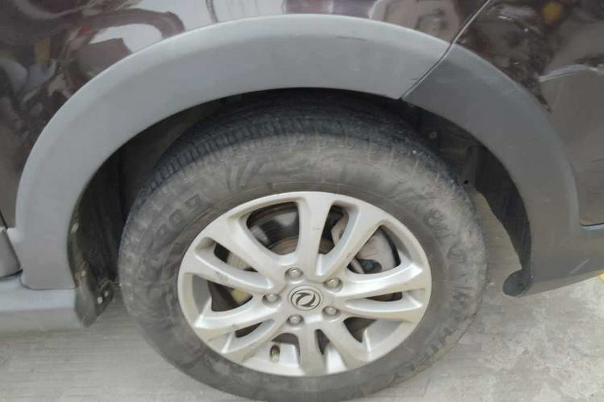 Used Dongfeng Fengon 370 2016 1.5L Manual Luxury Version SFG15-02 7 Seats Right Front Wheel Hub