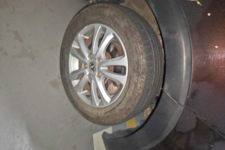 Used Dongfeng Fengon 370 2016 1.5L Manual Standard Edition SFG15-02 7 Seats Right Front Wheel Hub