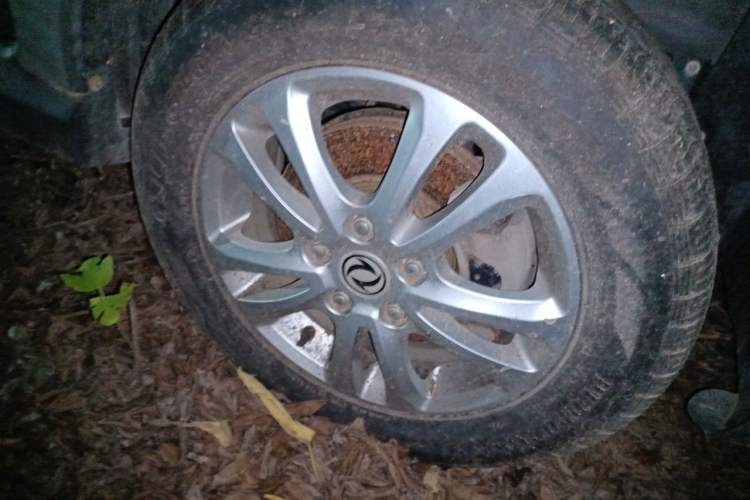 Used Dongfeng Fengon 370 2016 1.5L Manual Standard Edition SFG15-05 7 Seats Right Front Wheel Hub