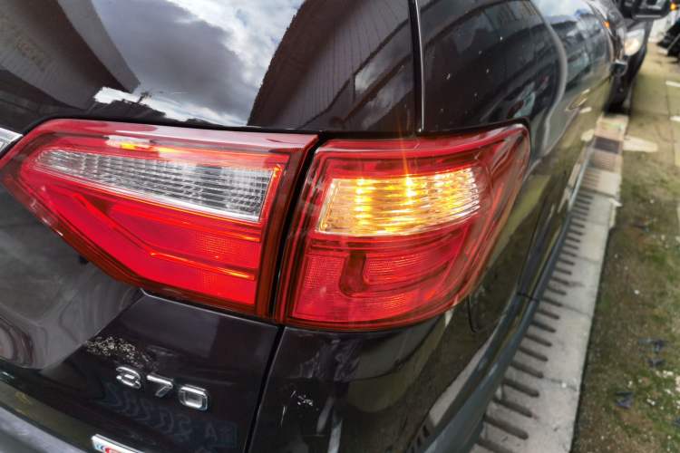 Used Dongfeng Fengon 370 2016 1.5L Manual Elite Travel Edition 7 Seats Right Rear Taillight