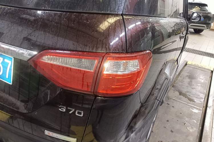 Used Dongfeng Fengon 370 2016 1.5L Manual Luxury 7-Seater Right Rear Taillight