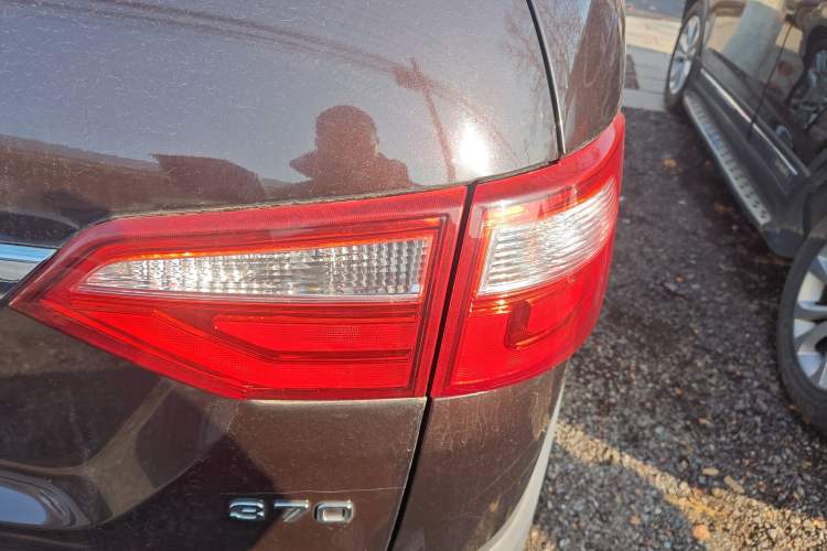 Used Dongfeng Fengon 370 2016 1.5L Manual Standard Edition SFG15-05 7 Seats Right Rear Taillight