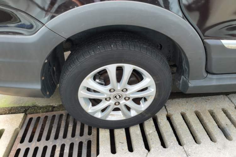 Used Dongfeng Fengon 370 2016 1.5L Manual Elite Travel Edition 7 Seats Right Rear Wheel Hub