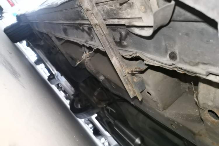 Used Dongfeng Fengon 370 2016 1.5L Manual Standard Edition SFG15-05 7 Seats Right Side Sill