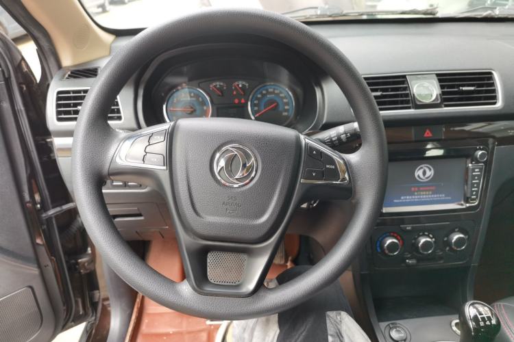 Used Dongfeng Fengon 370 2016 1.5L Manual Elite Travel Edition 7 Seats Steering Wheel