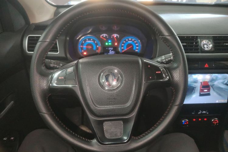 Used Dongfeng Fengon 370 2016 1.5L Manual Luxury Version SFG15-05 7 Seats Steering Wheel