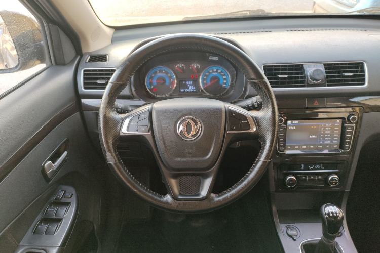 Used Dongfeng Fengon 370 2016 1.5L Manual Luxury Version SFG15-02 7 Seats Steering Wheel