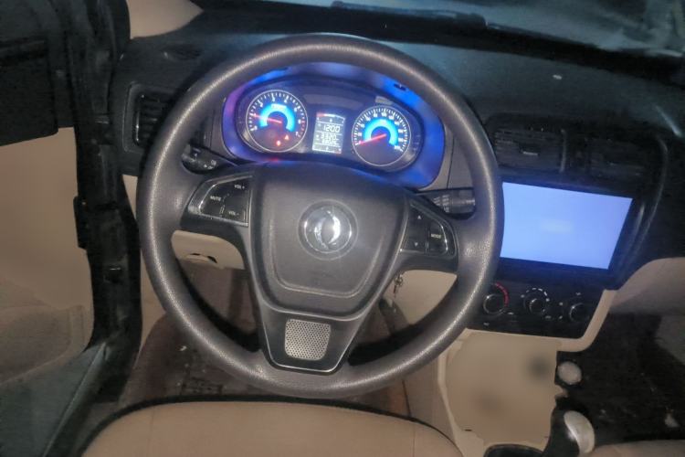 Used Dongfeng Fengon 370 2016 1.5L Manual Comfort 7-Seater Steering Wheel