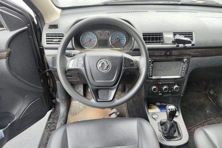 Used Dongfeng Fengon 370 2016 1.5L Manual Standard Edition SFG15-02 7 Seats Steering Wheel