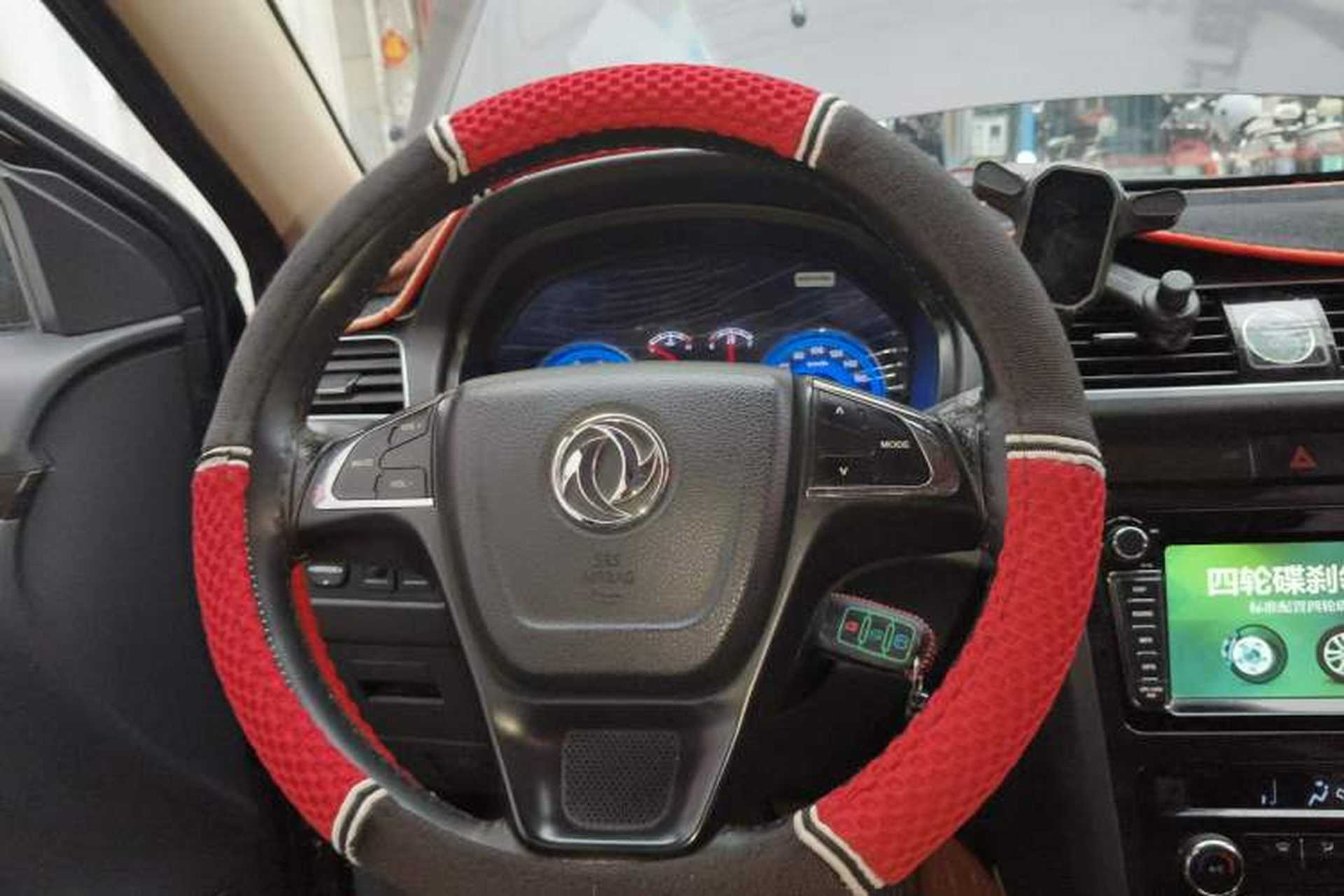 Used Dongfeng Fengon 370 2016 1.5L Manual Luxury Version SFG15-02 7 Seats Steering Wheel