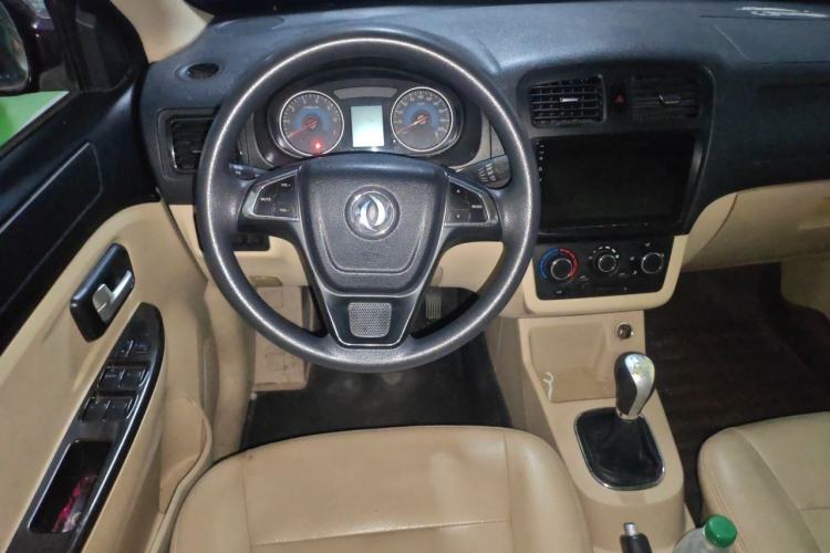 Used Dongfeng Fengon 370 2016 1.5L Manual Standard Edition SFG15-02 7 Seats Steering Wheel