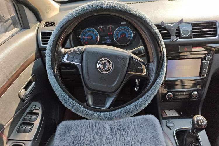 Used Dongfeng Fengon 370 2016 1.5L Manual Luxury 7-Seater Steering Wheel
