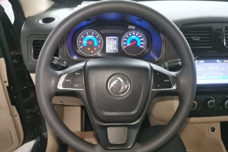 Used Dongfeng Fengon 370 2016 1.5L Manual Standard Edition SFG15-05 7 Seats Steering Wheel