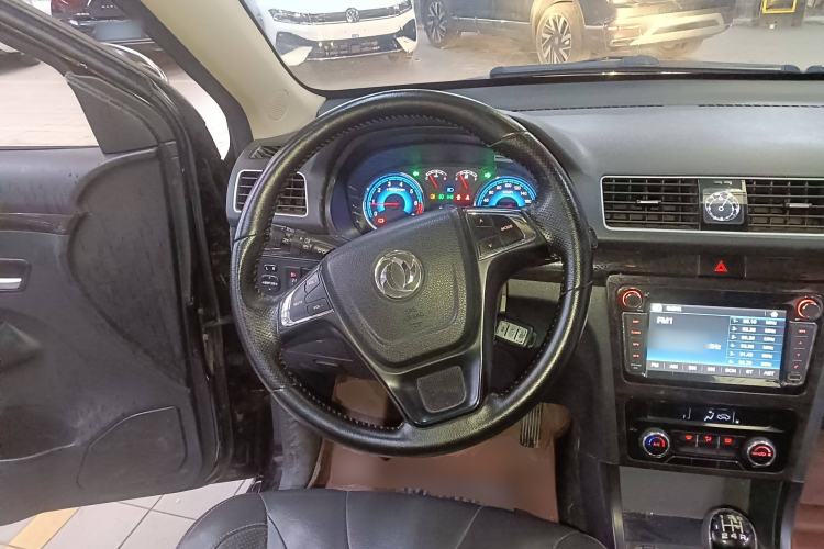Used Dongfeng Fengon 370 2016 1.5L Manual Luxury 7-Seater Steering Wheel