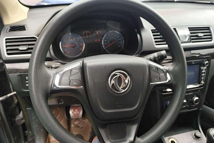 Used Dongfeng Fengon 370 2016 1.5L Manual Elite Home Edition 7-Seater Steering Wheel