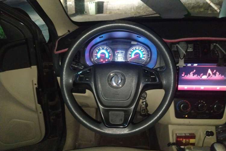 Used Dongfeng Fengon 370 2016 1.5L Manual Standard Edition SFG15-05 7 Seats Steering Wheel