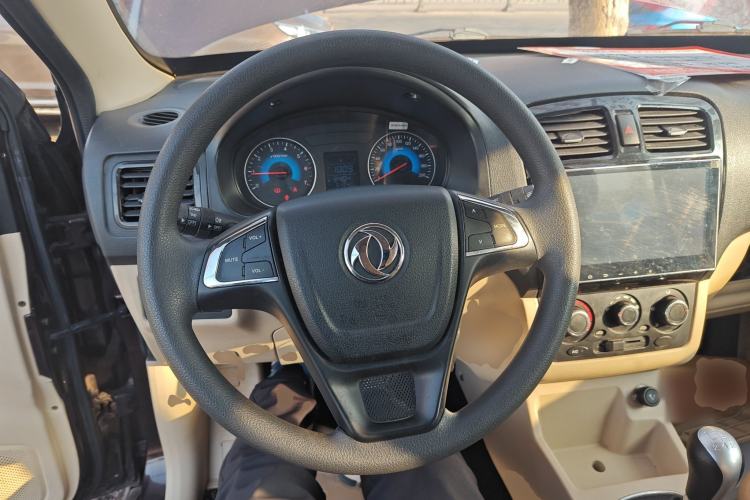 Used Dongfeng Fengon 370 2016 1.5L Manual Standard Edition SFG15-05 7 Seats Steering Wheel