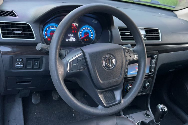 Used Dongfeng Fengon 370 2016 1.5L Manual Elite Home Edition 7-Seater Steering Wheel