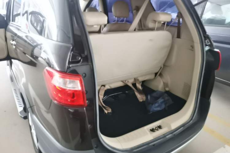 Used Dongfeng Fengon 370 2016 1.5L Manual Standard Edition SFG15-05 7 Seats Trunk