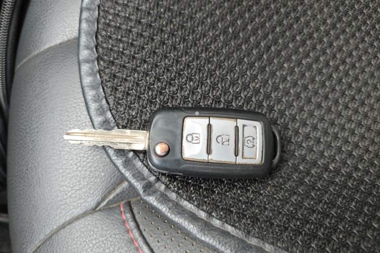 Used Dongfeng Fengon 370 2016 1.5L Manual Luxury 7-Seater Vehicle Key