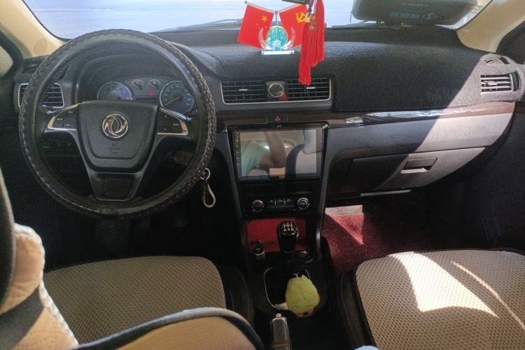 Used Dongfeng Fengon 370 2016 1.5L Manual Elite Home Edition 7-Seater Center Console