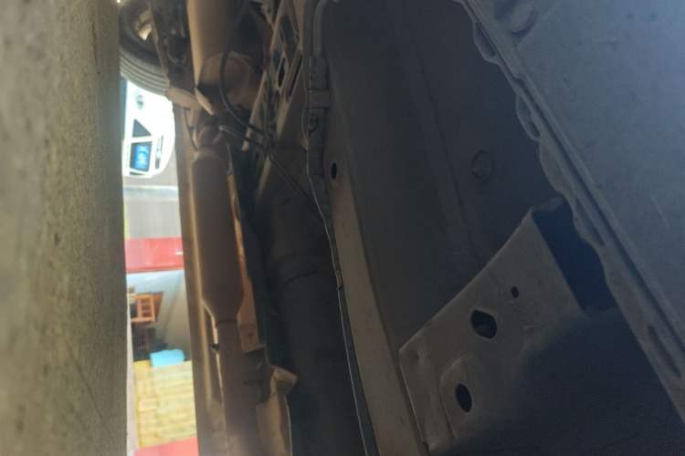 Used Dongfeng Fengon 370 2016 1.5L Manual Luxury Version SFG15-02 7 Seats Chassis Front Right