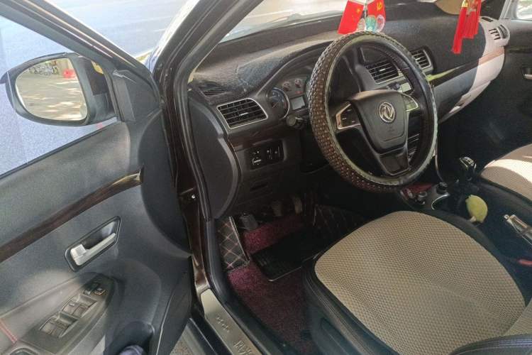 Used Dongfeng Fengon 370 2016 1.5L Manual Elite Home Edition 7-Seater Driver Seat