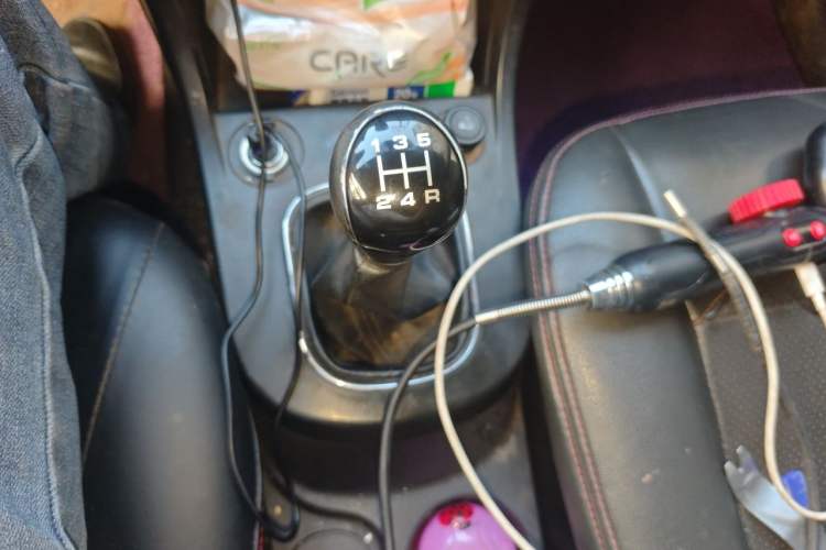 Used Dongfeng Fengon 370 2016 1.5L Manual Luxury Version SFG15-02 7 Seats Gear Lever