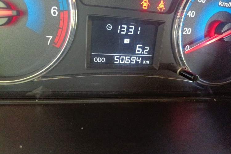Used Dongfeng Fengon 370 2016 1.5L Manual Elite Home Edition 7-Seater Odometer Close Up