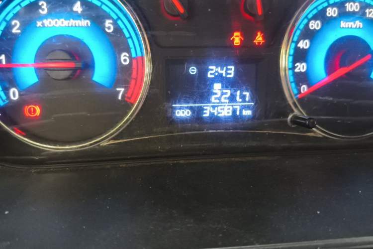 Used Dongfeng Fengon 370 2016 1.5L Manual Luxury Version SFG15-02 7 Seats Odometer Close Up