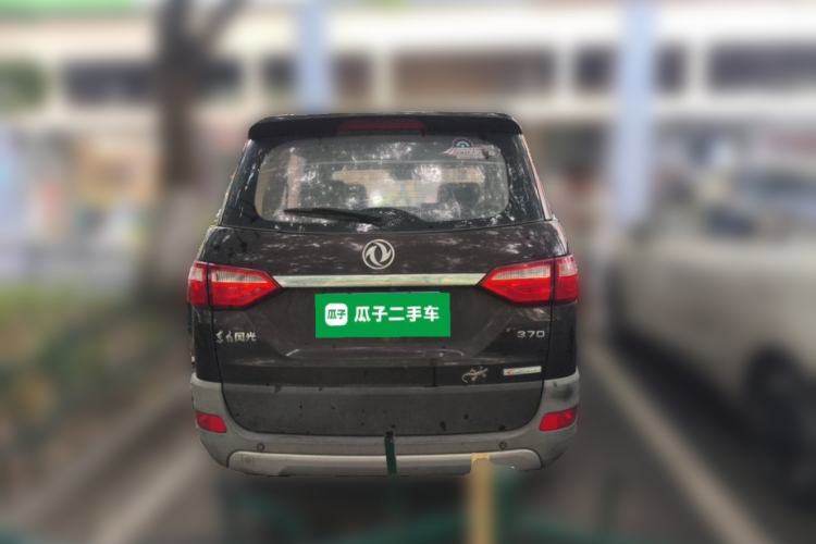 Used Dongfeng Fengon 370 2016 1.5L Manual Luxury Version SFG15-02 7 Seats Rear