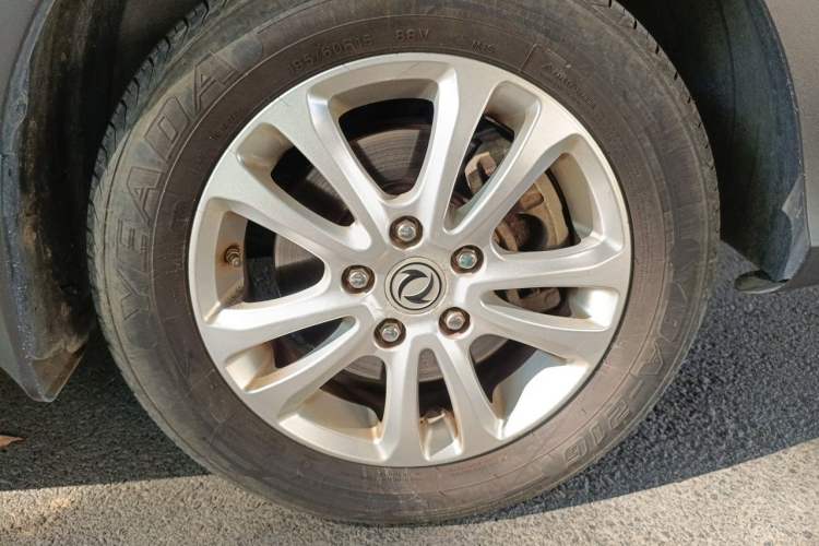 Used Dongfeng Fengon 370 2016 1.5L Manual Elite Home Edition 7-Seater Right Front Wheel Hub