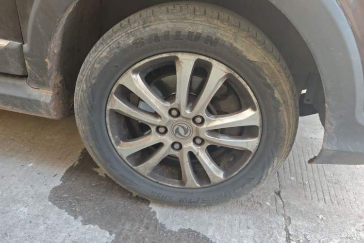 Used Dongfeng Fengon 370 2016 1.5L Manual Luxury Version SFG15-02 7 Seats Right Front Wheel Hub