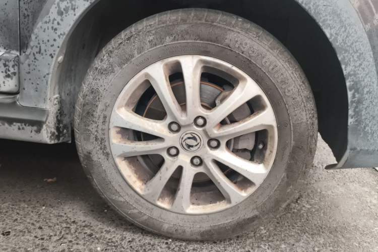 Used Dongfeng Fengon 370 2016 1.5L Manual Luxury Version SFG15-02 7 Seats Right Front Wheel Hub