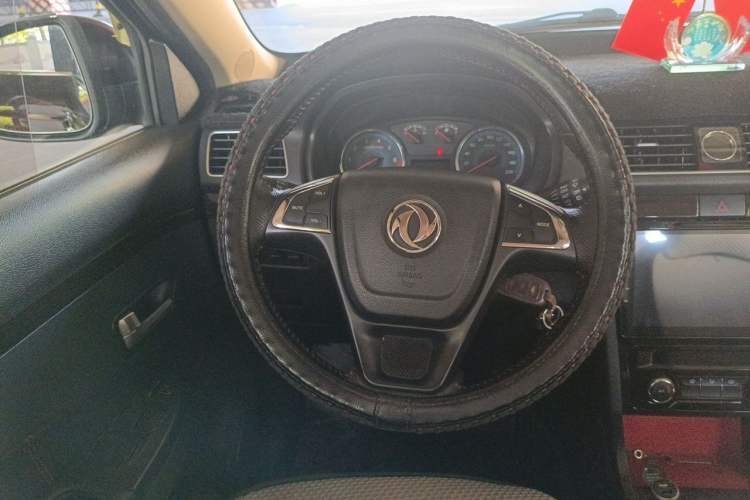 Used Dongfeng Fengon 370 2016 1.5L Manual Elite Home Edition 7-Seater Steering Wheel