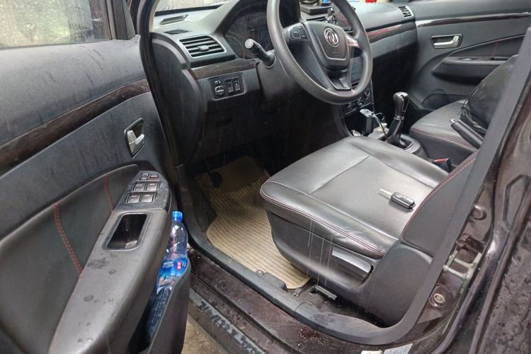Used Dongfeng Fengon 370 2016 1.5L Manual Elite Home Edition 7-Seater Driver Seat