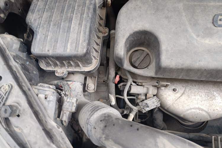 Used Dongfeng Fengon 370 2016 1.5L Manual Elite Home Edition 7-Seater Engine Bay Right