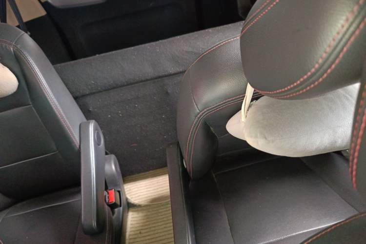 Used Dongfeng Fengon 370 2016 1.5L Manual Elite Home Edition 7-Seater Left Rear Seat