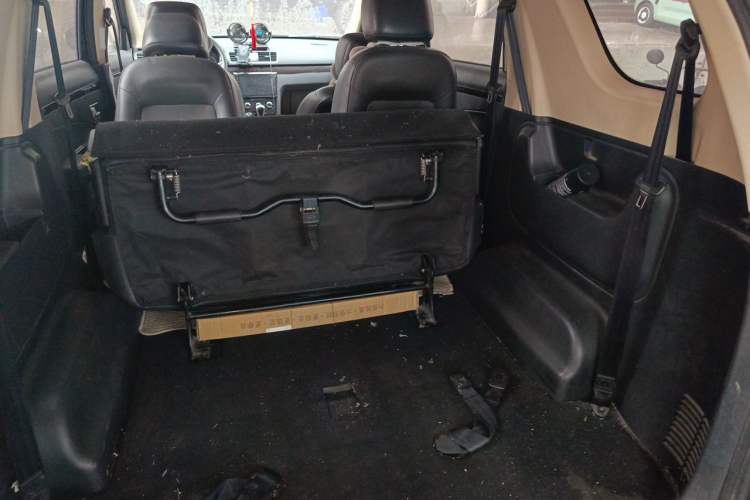 Used Dongfeng Fengon 370 2016 1.5L Manual Elite Home Edition 7-Seater Trunk