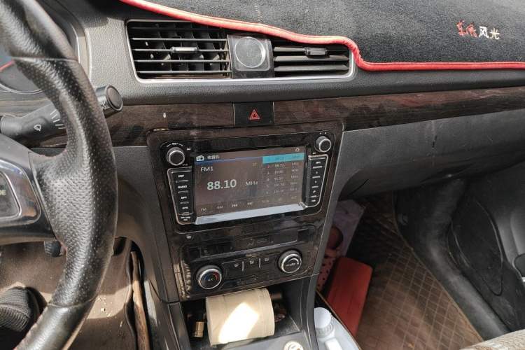 Used Dongfeng Fengon 370 2016 1.5L Manual Luxury 7-Seater Audio And AC Panel