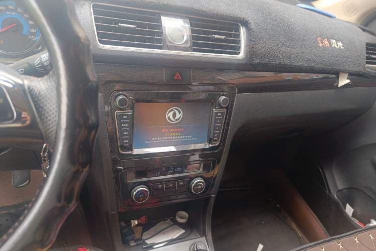 Used Dongfeng Fengon 370 2016 1.5L Manual Luxury Model 5 Seats Audio And AC Panel
