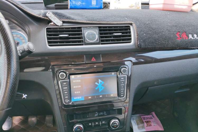 Used Dongfeng Fengon 370 2016 1.5L Manual Elite Home Edition 7-Seater Audio And AC Panel