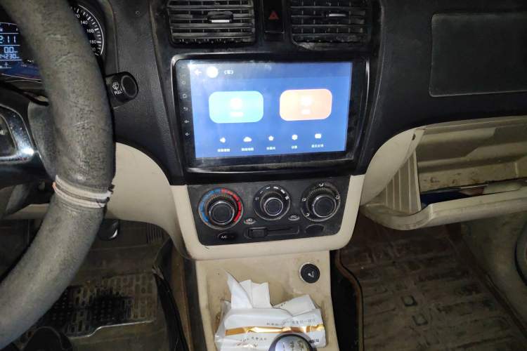 Used Dongfeng Fengon 370 2016 1.5L Manual Standard Model II 7 Seats Audio And AC Panel