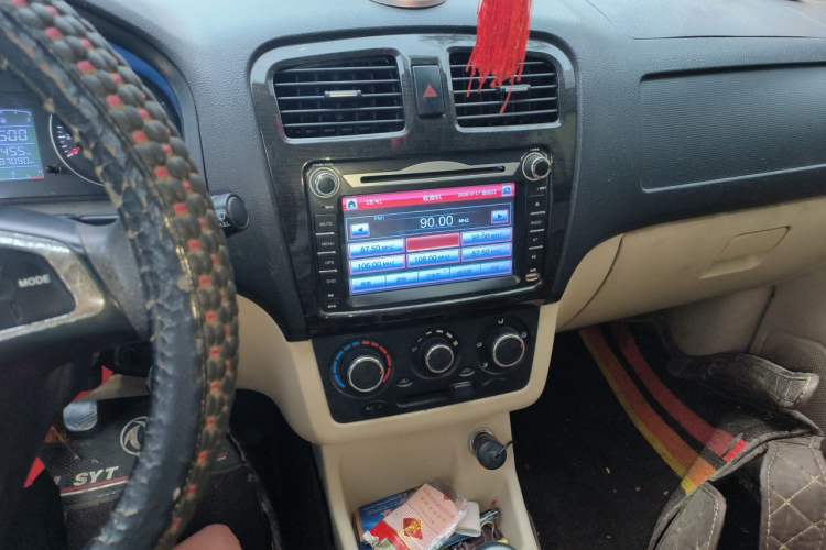 Used Dongfeng Fengon 370 2016 1.5L Manual Standard Edition SFG15-02 7 Seats Audio And AC Panel