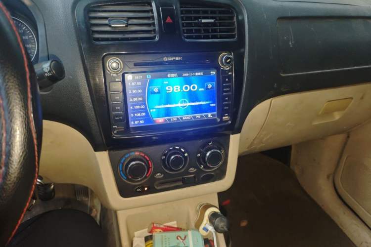 Used Dongfeng Fengon 370 2016 1.5L Manual Comfort 7-Seater Audio And AC Panel