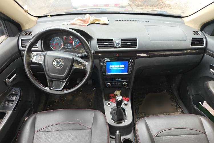 Used Dongfeng Fengon 370 2016 1.5L Manual Standard Edition SFG15-02 7 Seats Center Console