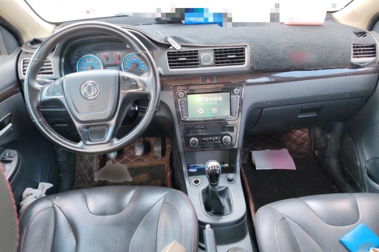 Used Dongfeng Fengon 370 2016 1.5L Manual Elite Home Edition 7-Seater Center Console